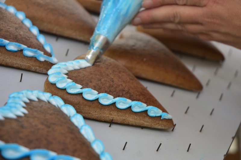 Die Lebkuchen werden Handverziert (Foto: MeiDresden.de/Mike Schiller)
