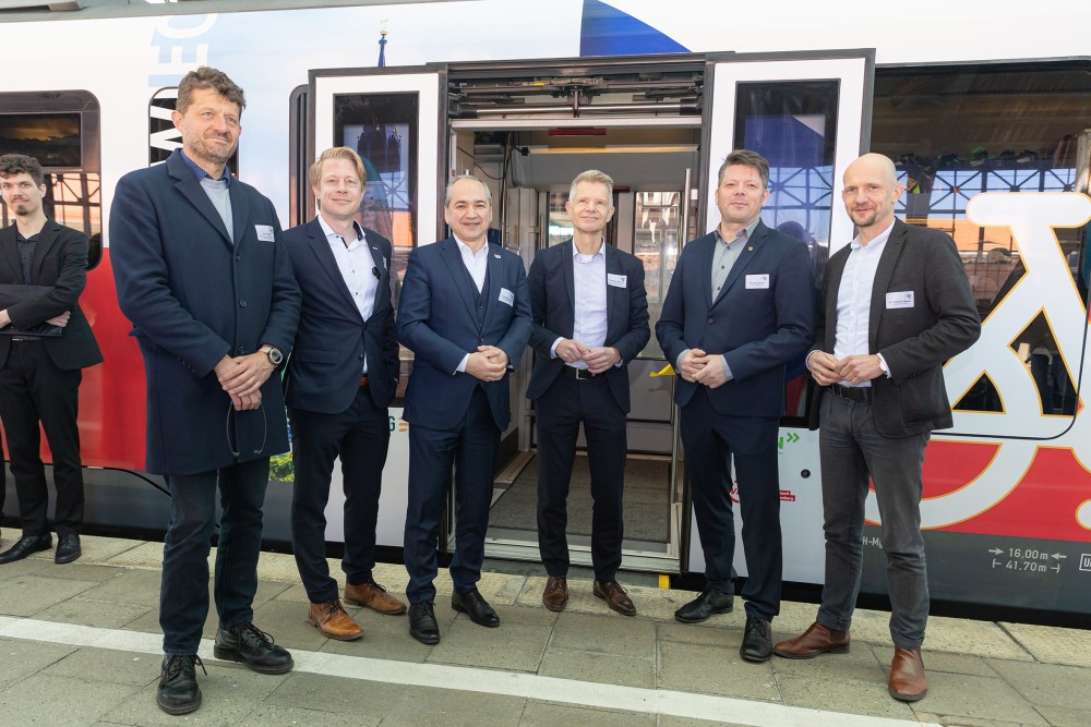 v.l.n.r.: Jan Sviták (Abgeordneter der Region Liberec), Stefan Neubert (Geschäftsführer der ODEG), Octavian Ursu (Oberbürgermeister Görlitz), Christoph Mehnert (Geschäftsführer ZVON), Thomas Zenker (Oberbürgermeister Zittau), Dr. Stephan Meyer (Landrat Görlitz)  Foto: © ODEG