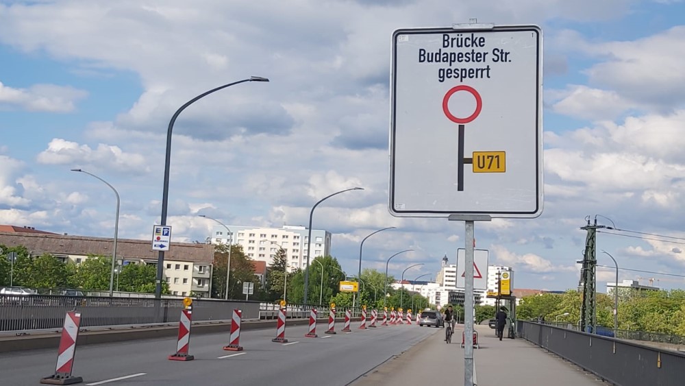 Brücke Budapester Straße: Tiefbauarbeiten für „Not-Notunterstützung“ laufen. Foto: MeiDresden.de
